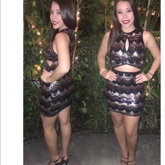 BRAND NEW Sequin CutOut Midi - Picture 2 of 8